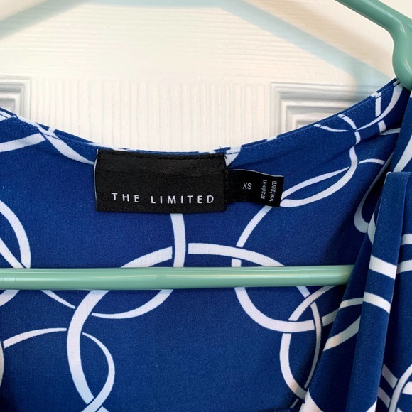 The Limited Women's Size Extra Small Blue Circle Print Top - Picture 2 of 4